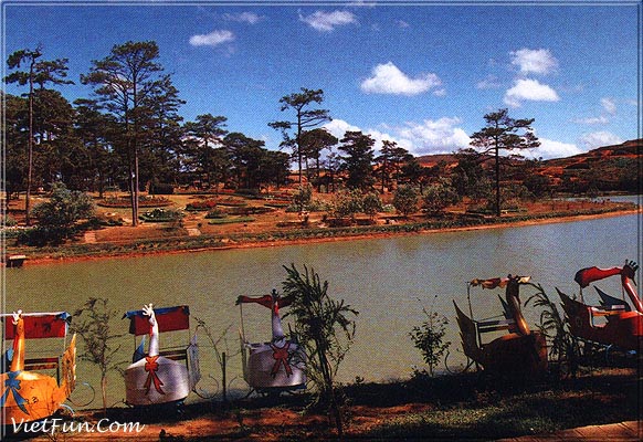 Viet Nam: Da Lat - Than Tho Lake