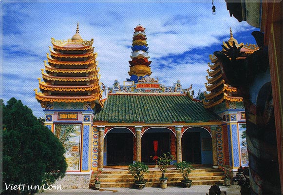 Viet Nam: Hoi An - Long Tuyen Pagoda